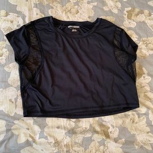 Cropped mesh workout shirt